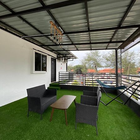 The Sky Inn Куантан Екстериор снимка